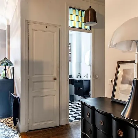 Montmartre With Private Courtyard Paris