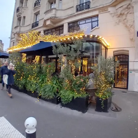 Appartement 1 Minute Gare Montparnasse , Center, Awsome Place, Close To Eiffel Tour And Louvre Meusm , Front Metro Paris