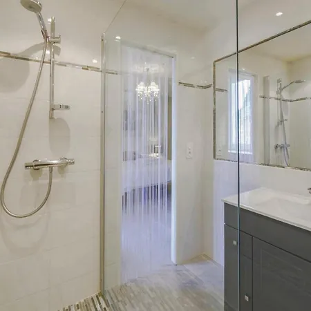 Rocher Apartment Paris