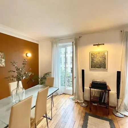 Parishome! Double Balcony, Art & Designer Touches Apartment *