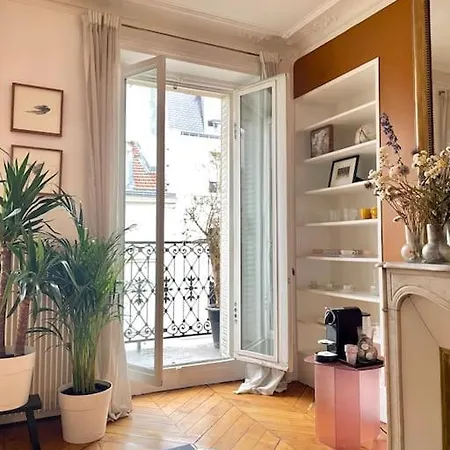 Parishome! Double Balcony, Art & Designer Touches Apartment Paris