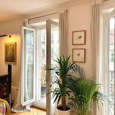 Parishome! Double Balcony, Art & Designer Touches Apartment