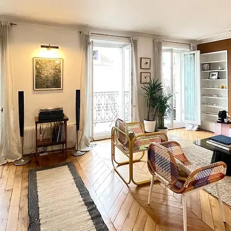 Parishome! Double Balcony, Art & Designer Touches Apartment *