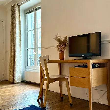 Center Of - Gare Est / Nord Apartment