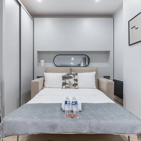 Versigny Heart Of 18th Cosy Studio Apartment Paris