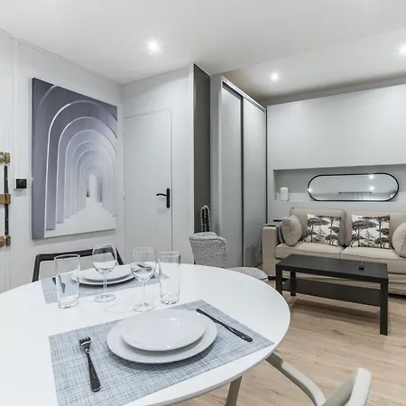 Apartment Versigny Heart Of 18th Cosy Studio *