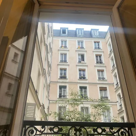 Coup De Coeur A Montmartre - Eugene Sue