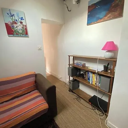 Romantic Historical Center Marais Apartment