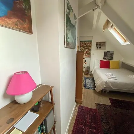 Romantic Historical Center Marais Apartment