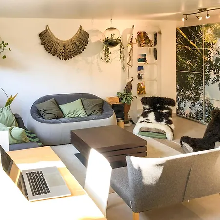 Charming House, Calm Garden In The Center Of Paris