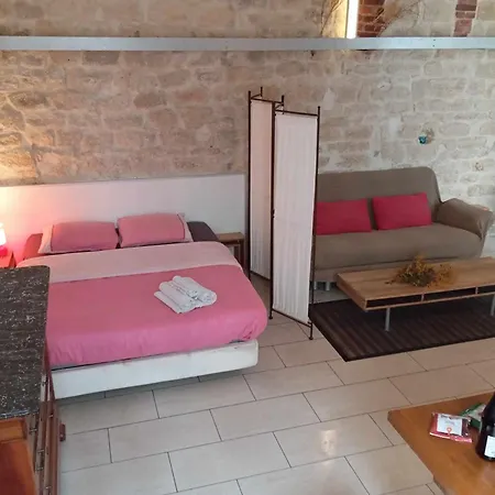 Apartment Sur Cour A Deux Pas Du Canal Saint-martin Paris
