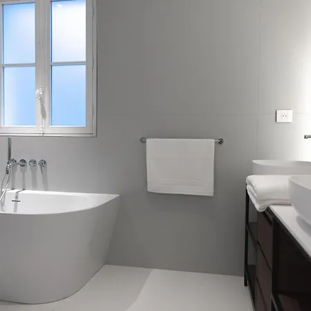 1.75 La Source 5* Paris