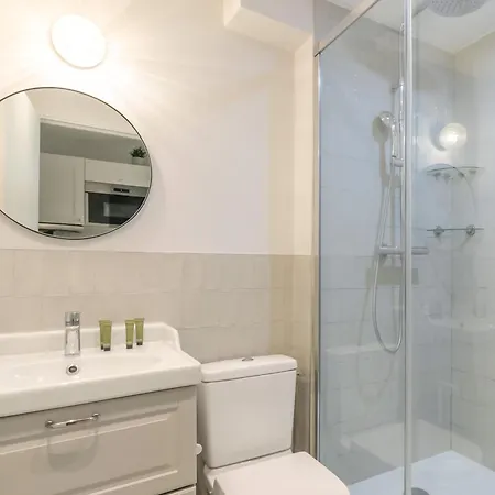 Apartment An Enchanting Parisian Hideaway