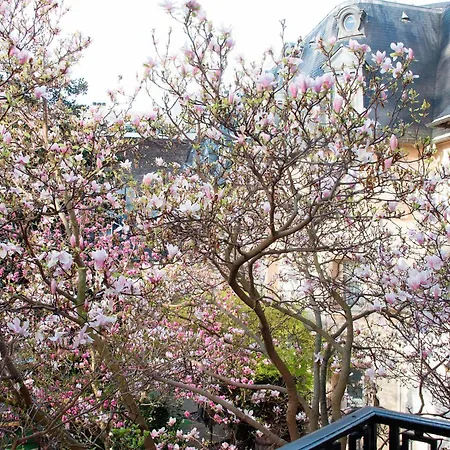 Renaissance Nobel Tour Eiffel Paris