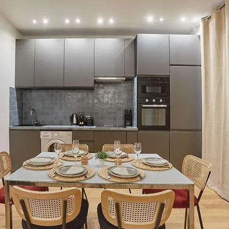 New 2 Bedrooms Center Of By Prestige Apartamento París