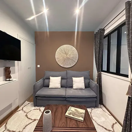 Welcoming Near Louvre Museum Apartment