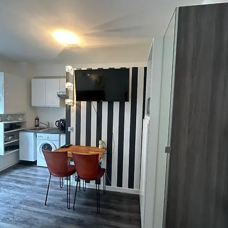 Beautiful Eiffel Tower Apartment Paris