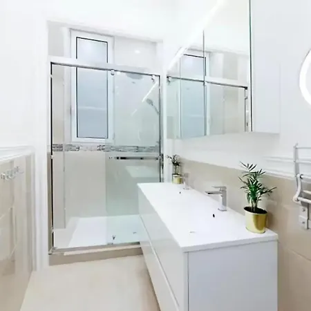Saphir Tour Apartment Paris