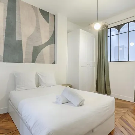 Appartement Convivialite Pour 8 Personnes - Parc Monceau Parijs