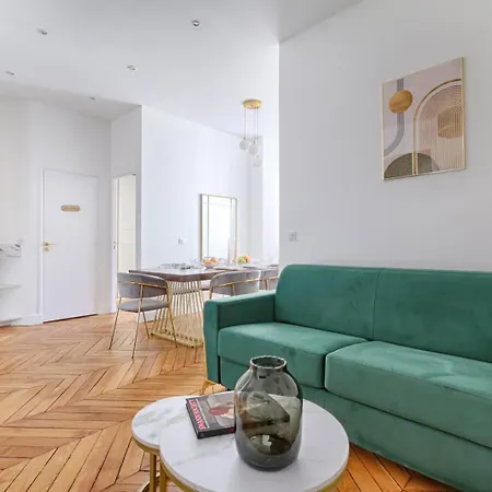 Convivialite Pour 8 Personnes - Parc Monceau * Parijs