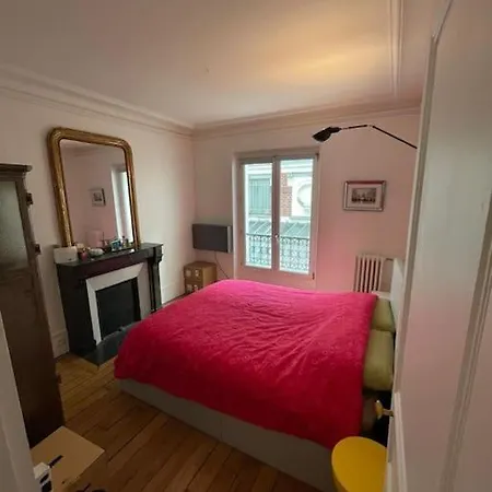 Apartment Charming And Bright Flat In A Very Convenient Area