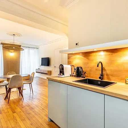 In The Heart Of Le Marais! Apartment