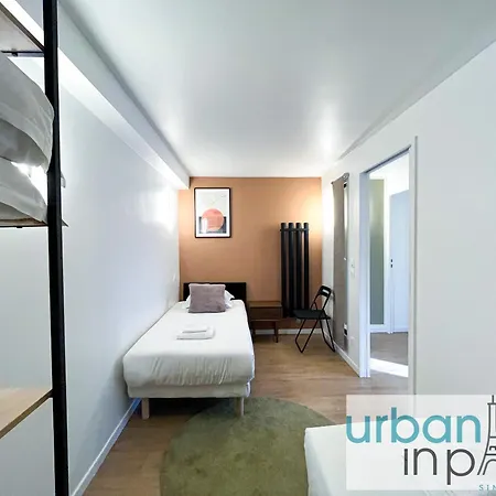 Urban Flat 194 - Spacious 3 Bedroom Montmartre Appartamento Parigi
