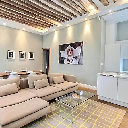 Apartment Centre *