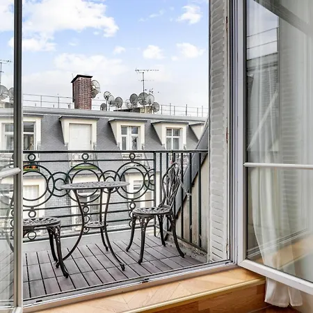 240-suite Elysée * Paris