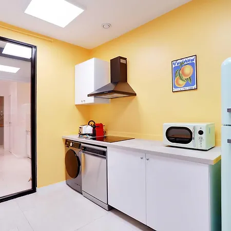 Magnificent - 2bd 6p - Belleville Apartment