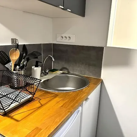 A Cozy Parisian Close To Eiffel Tower Paris