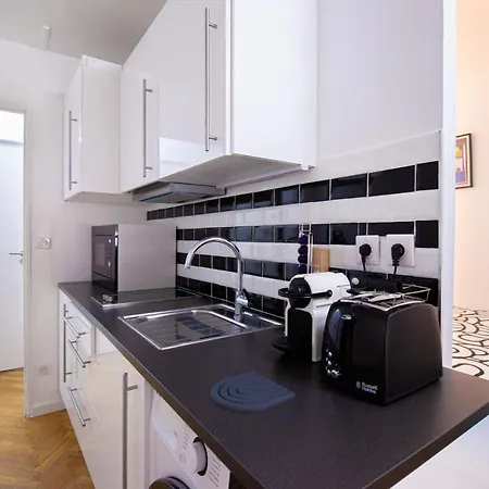 Stylish Escape In The Vibrant 11th Arrondissement *