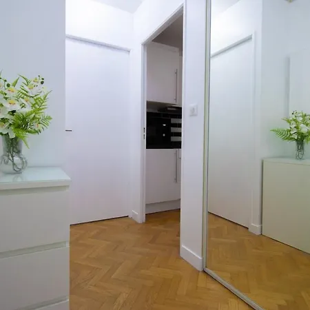Apartment Stylish Escape In The Vibrant 11th Arrondissement Paris