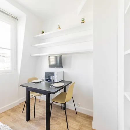 Charming 1p Near Av Montaigne * Paris