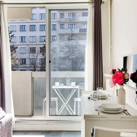 Near Bassin De La - 2p Balcony Ferienhaus Paris