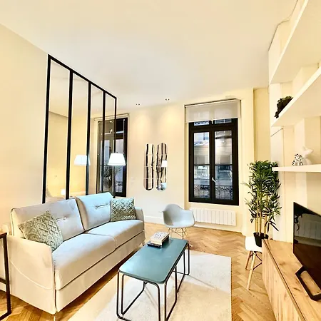 Apartment Eiffel Tower Champs De Mars