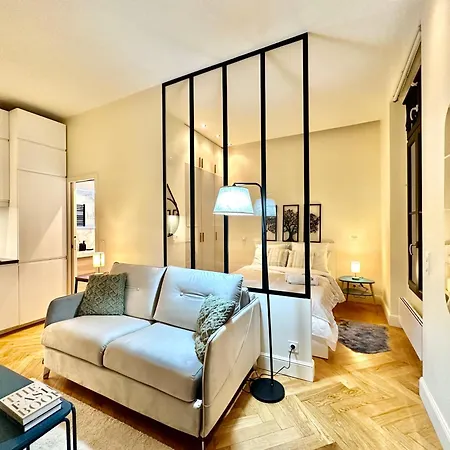 Apartment Eiffel Tower Champs De Mars