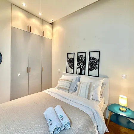 Eiffel Tower Champs De Mars Apartment Paris
