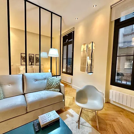 Eiffel Tower Champs De Mars Apartment Paris