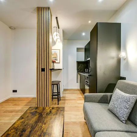Cozy And Modern Next To Sacre-coeur