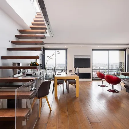 Floor With Eiffel Tower View And Roof 公寓