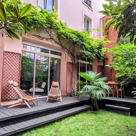 Beautiful With Private Garden Apartment Paris