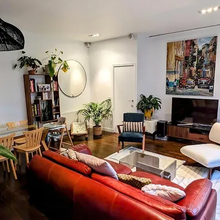 Beautiful With Private Garden Apartment Paris
