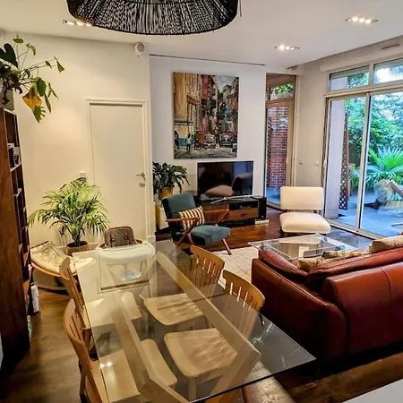 Beautiful With Private Garden Apartment