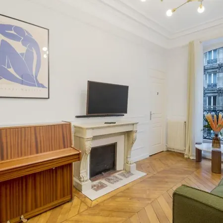 Mobility Lease - La Fayette - 8 People Paris
