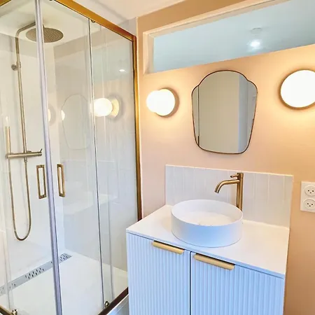 Apartment Charming Bright In Menilmontant Paris