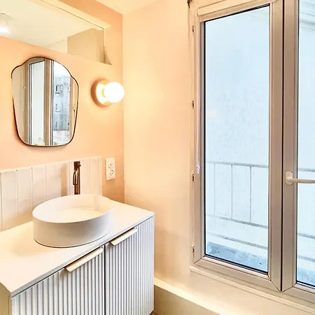 Charming Bright In Menilmontant * 파리