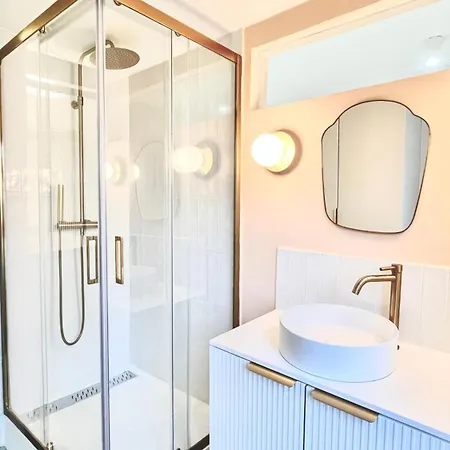 Charming Bright In Menilmontant Apartment *