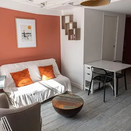Cozy In Le Marais Apartment