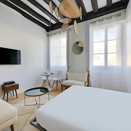 Modern Getaway For Two - Marais Place Vosges Semesterbostad *
